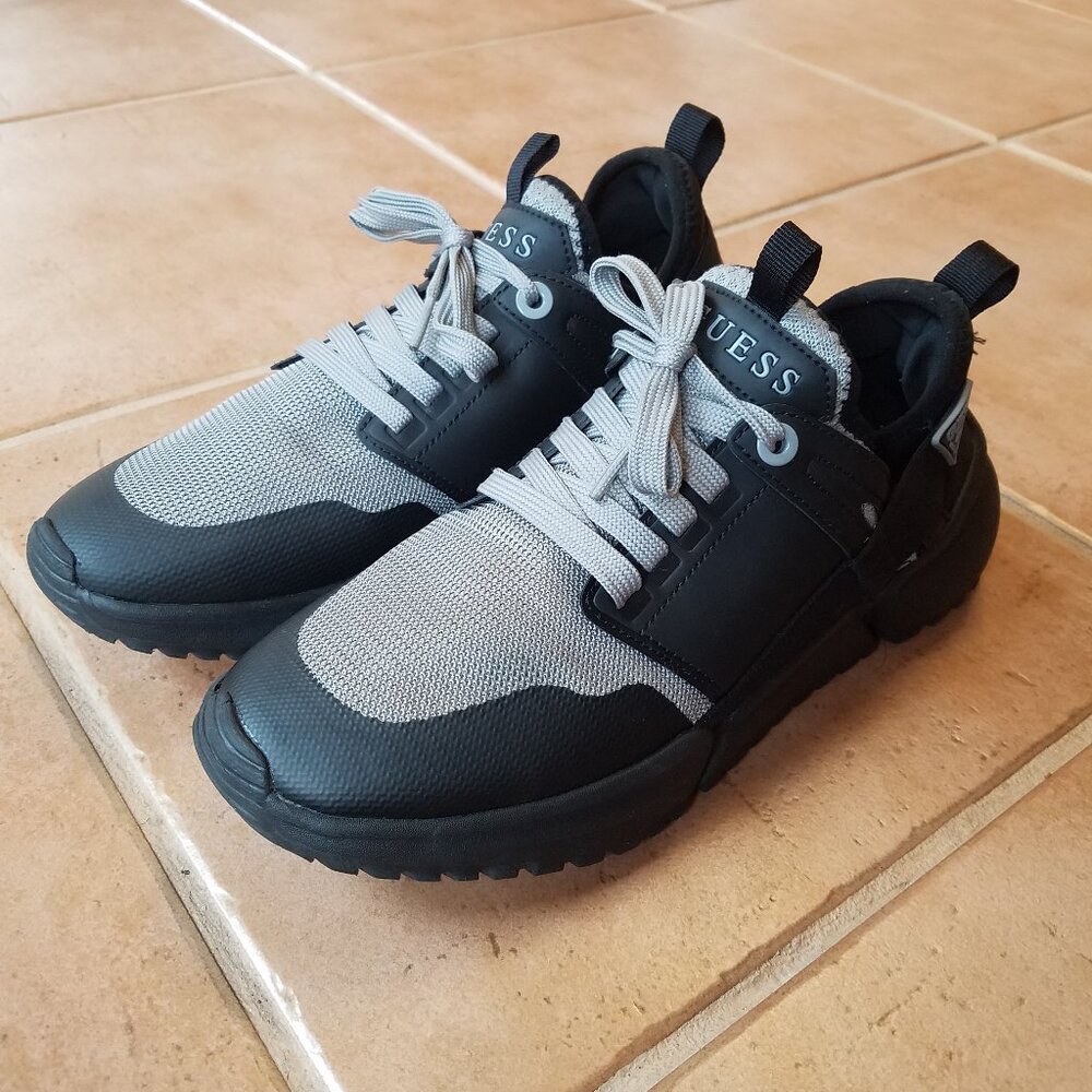 Guess Men's Size 8 Black and Gray Fashion Sneakers